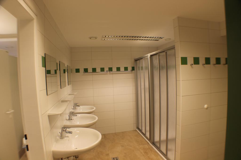 Jugendgästehaus St. Gilgen Værelse billede