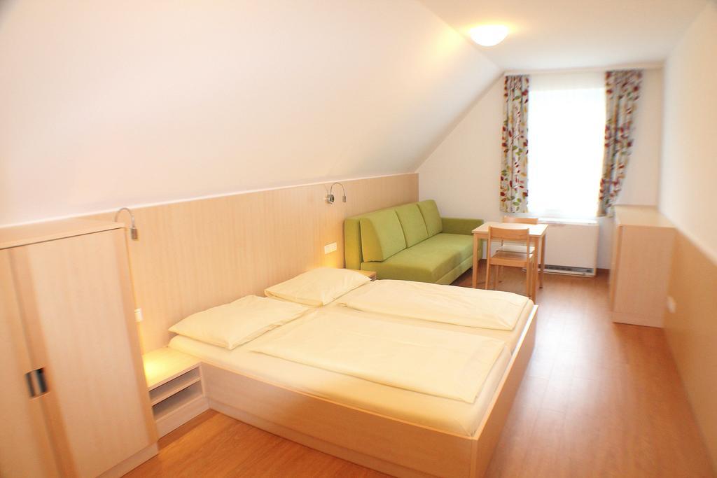 Jugendgästehaus St. Gilgen Værelse billede